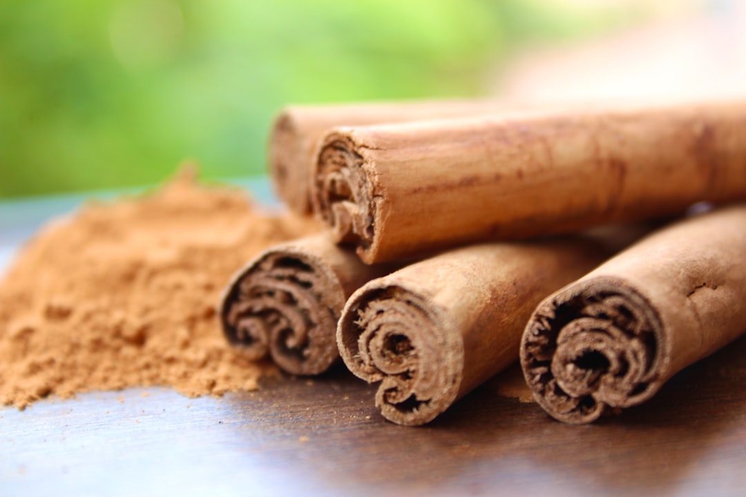 Cinnamon sticks and powder, ingredients of Sitopaladi Churna